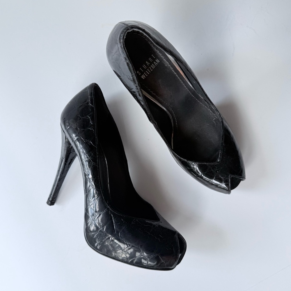 Stuart Weitzman Crocodile Embossed Black Patent Leather Peep Toe Pump Size 7
